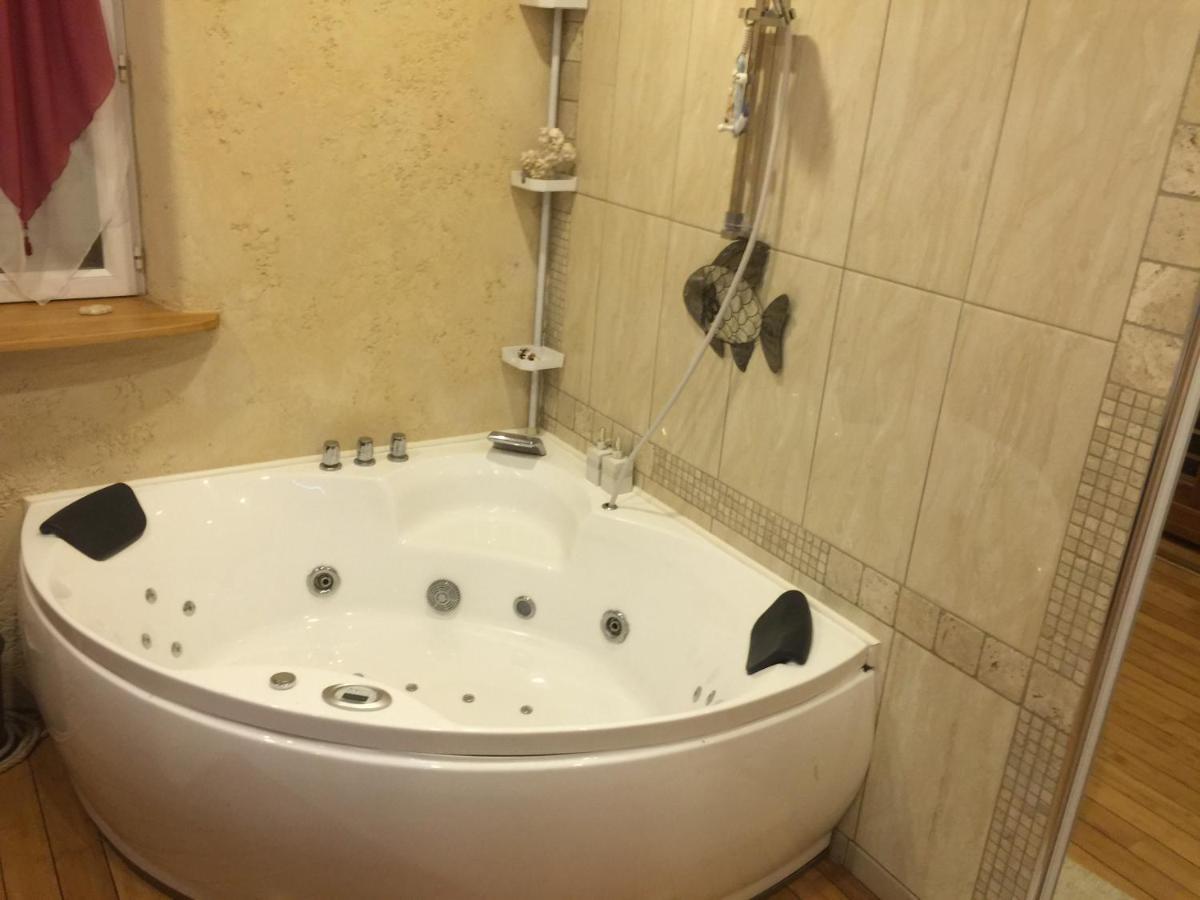 La Decouverte, Jacuzzi, Sauna, Et Terrasse Avec Vue Sur Lac A La Campagne Entre Toulouse Et Auch Catonvielle Kültér fotó